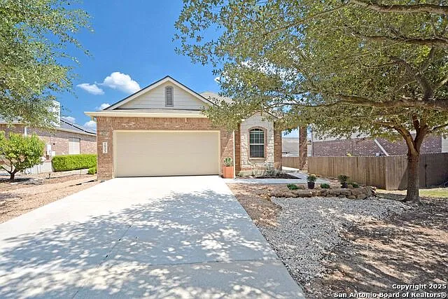3 bed, 2.0 bath, 1637 sqft, $1,750 — Photo 1