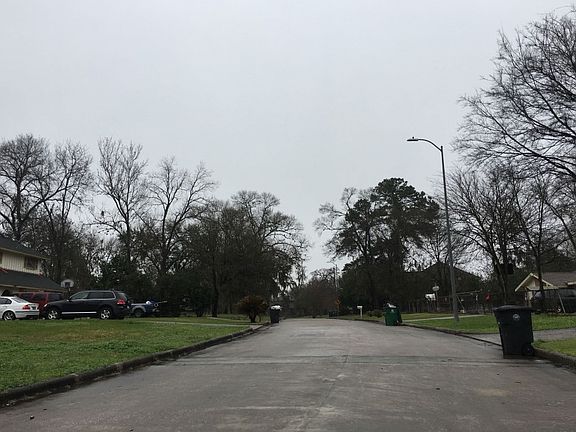 4th image of 6503 Bayou View Dr