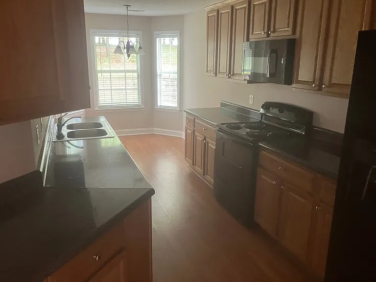 109 Vanessa Dr — Photo 4