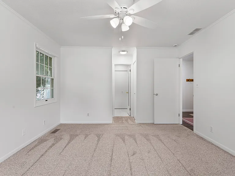 2114 Peach St — Photo 9