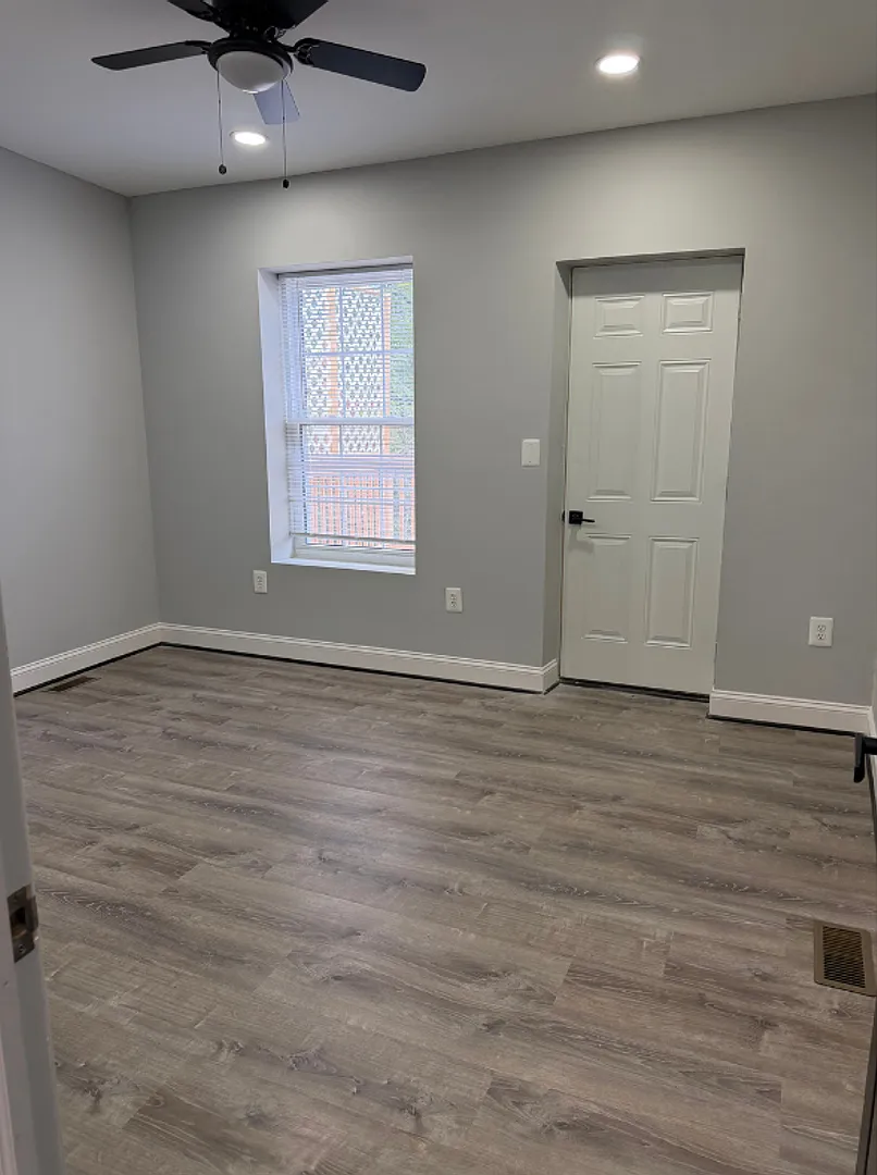 2936 W Mosher Street — Photo 3