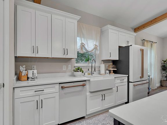 5th image of 3457 Argyle Dr