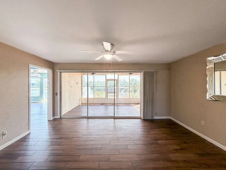 21160 Edgewater Dr — Photo 15