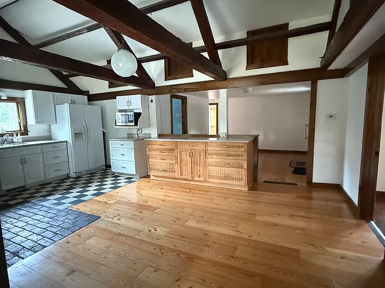 246 Enterprise St — Photo 5