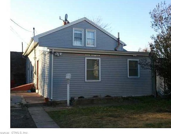 2nd image of 406 Mill St