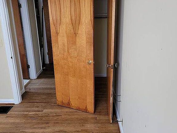 4th image of 2646 Van Deren Dr