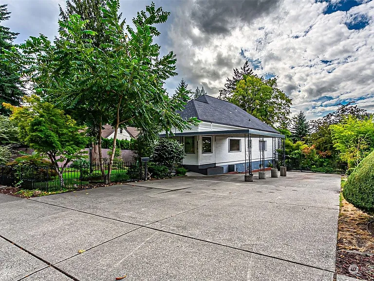 6210 S Sheridan Ave — Photo 3