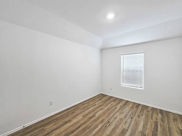 3718 Shadow Crest Ln — Photo 21