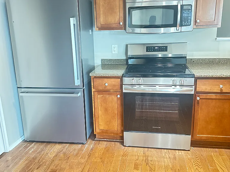 440 Walnut St #402 — Photo 8