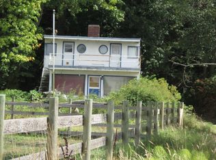 7591 Maxwelton Rd, Clinton, WA 98236