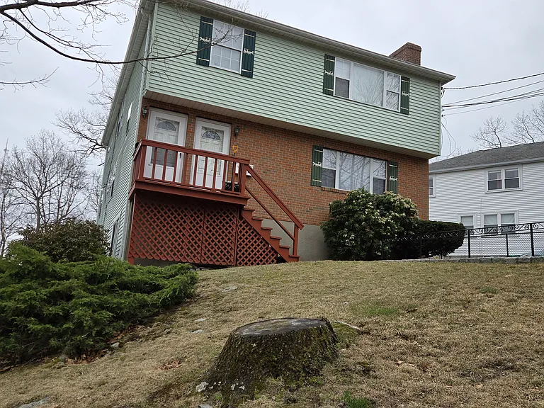 25 Columbia Ave #25 — Photo 13