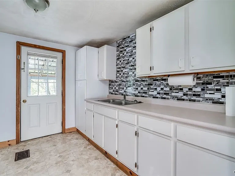 544 S Mechanic St — Photo 14