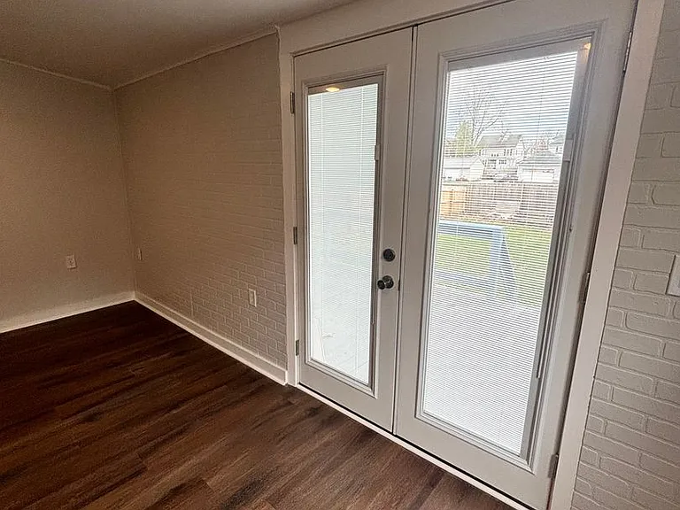 715 W Court St — Photo 31