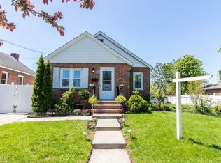 17004 Pidgeon Meadow Rd, Flushing, NY 11365
