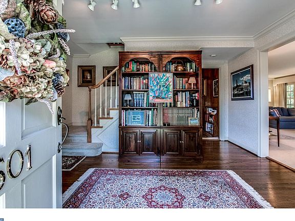 2nd image of 501 Field Ln