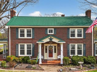 412 N Main St, Gretna, VA 24557