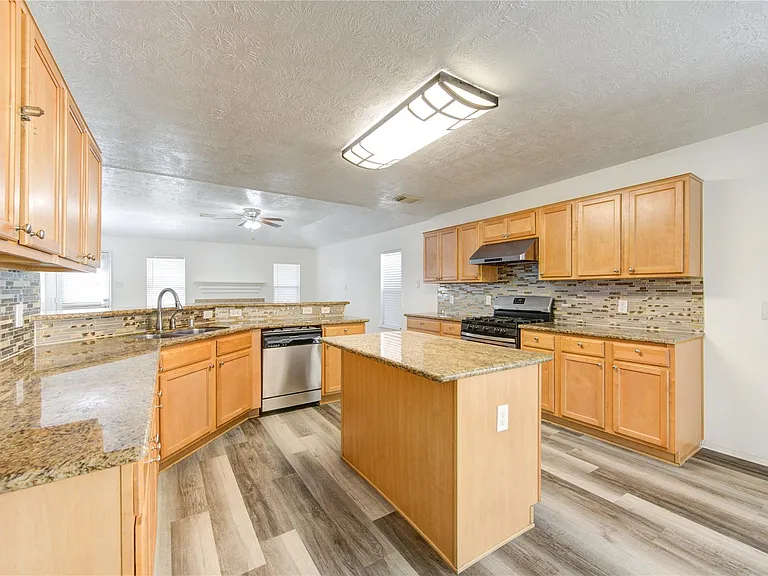 7930 Northfork Hollow Ln — Photo 11