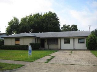 122 Valencia Dr, Garland, TX 75041