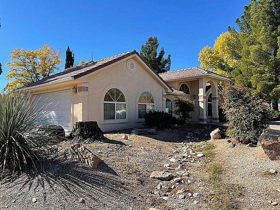 2nd image of 1118 E Chokeberry Dr