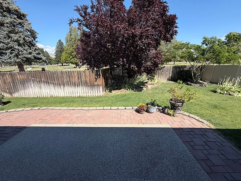 1721 Angela St — Photo 17