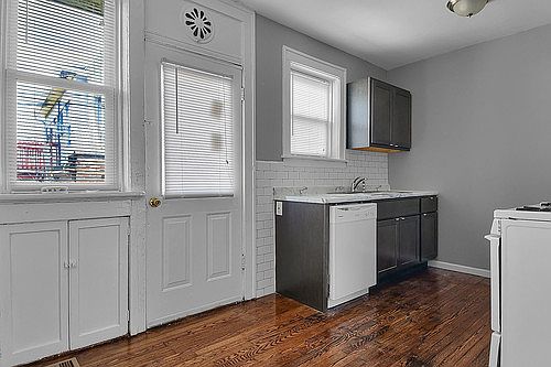 1st image of 4905 Winona Ave #1W