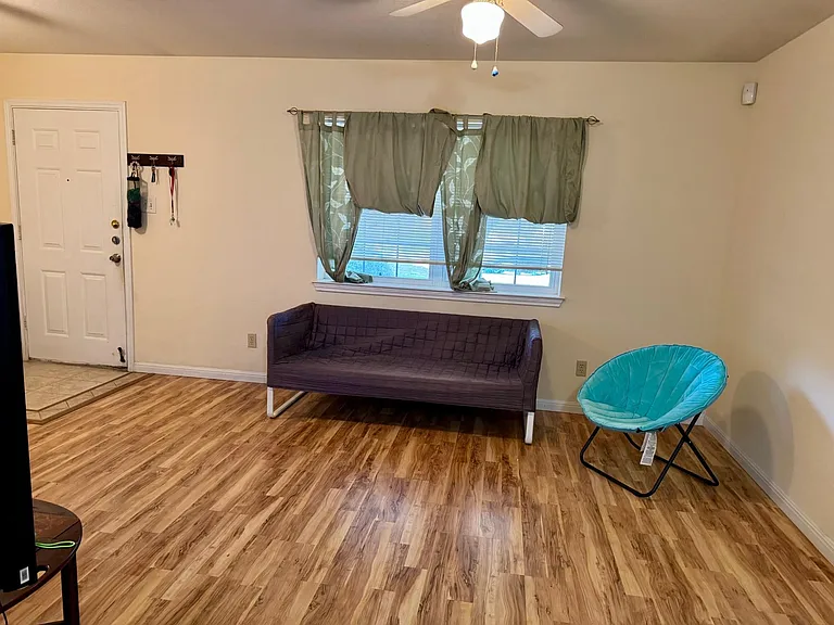 405 Northern Trl — Photo 3