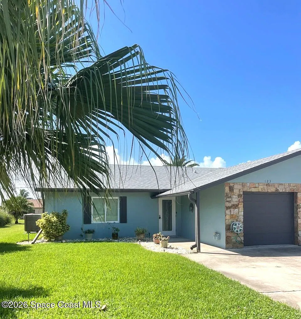 2 bed, 1.5 bath, 1072 sqft, $2,000 — Photo 1