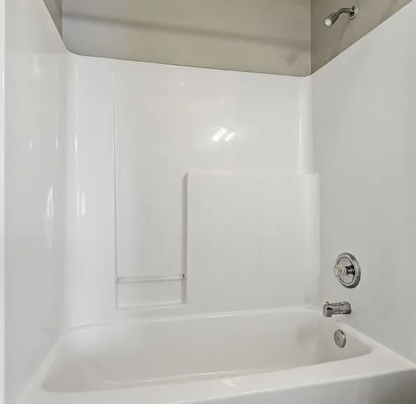 704 Courtney Ct — Photo 6