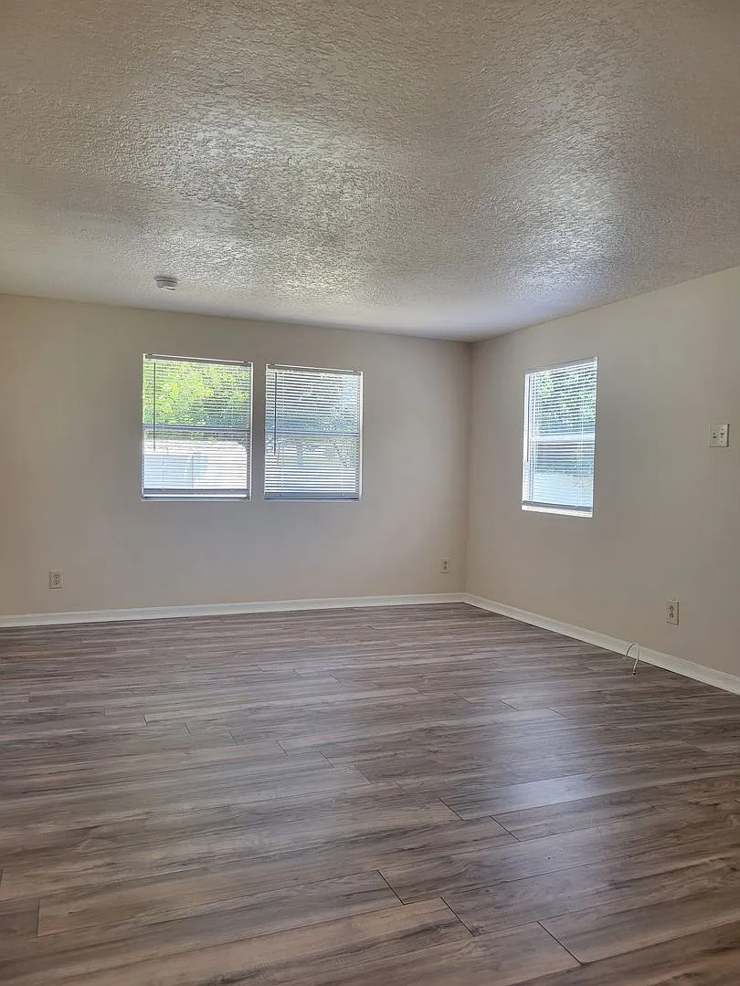 Two-Bedroom Home in Winter Haven — Photo 2