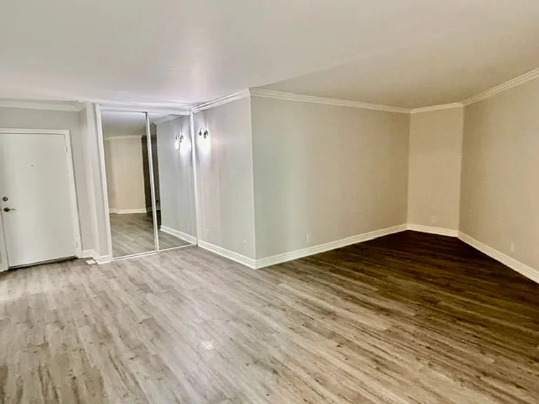 1595 E. Chevy Chase Drive — Photo 2