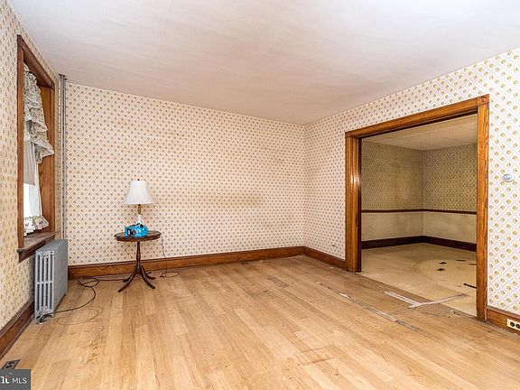 5th image of 52 Franklin Ave