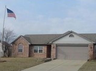 400 Meadowlark Dr, Whiteland, IN