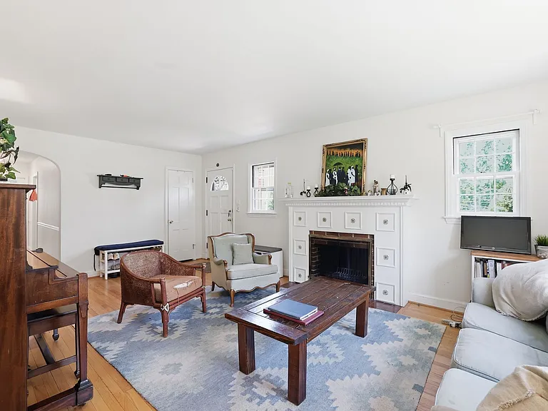 7322 Edmonston Rd — Photo 4