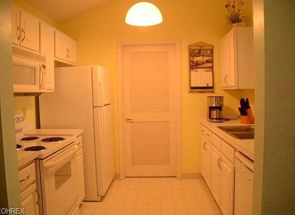 3rd image of 9691 Sylvan Ln Unit 9691