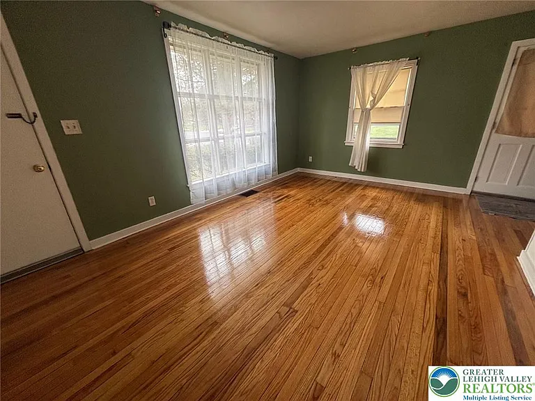 2677 W South St — Photo 3
