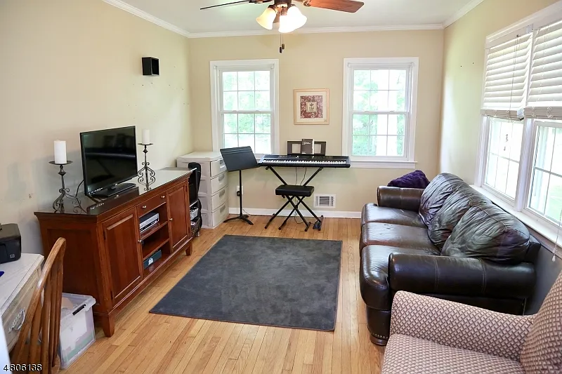 3 bed, 1.0 bath, $3,700 — Photo 2