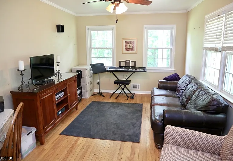 41 Beechwood Rd — Photo 2