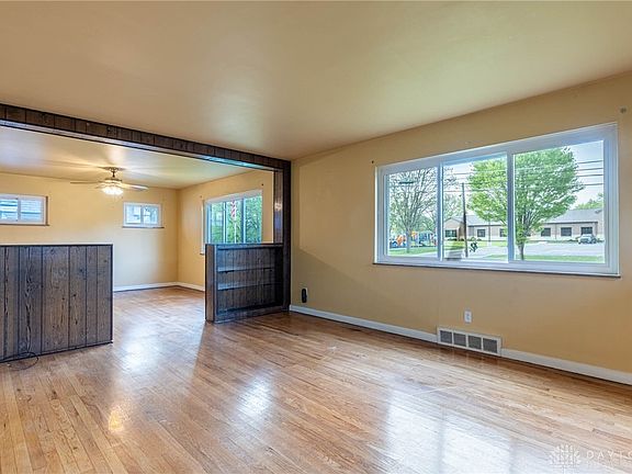 3rd image of 19 Desales Ave