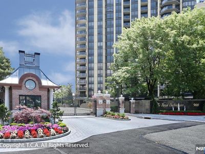 900 Palisade Avenue #17K, Fort Lee, NJ, 07024
