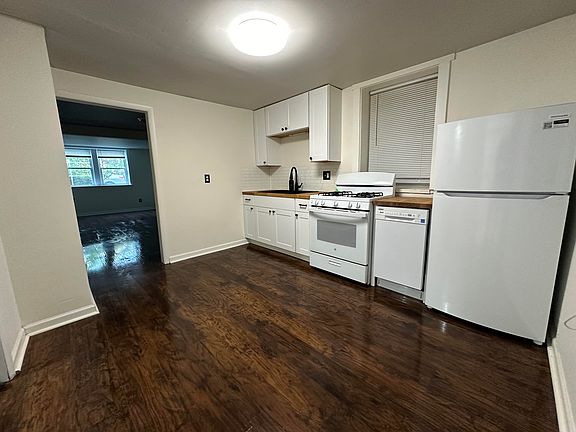 5th image of 1831 W Melrose St #G