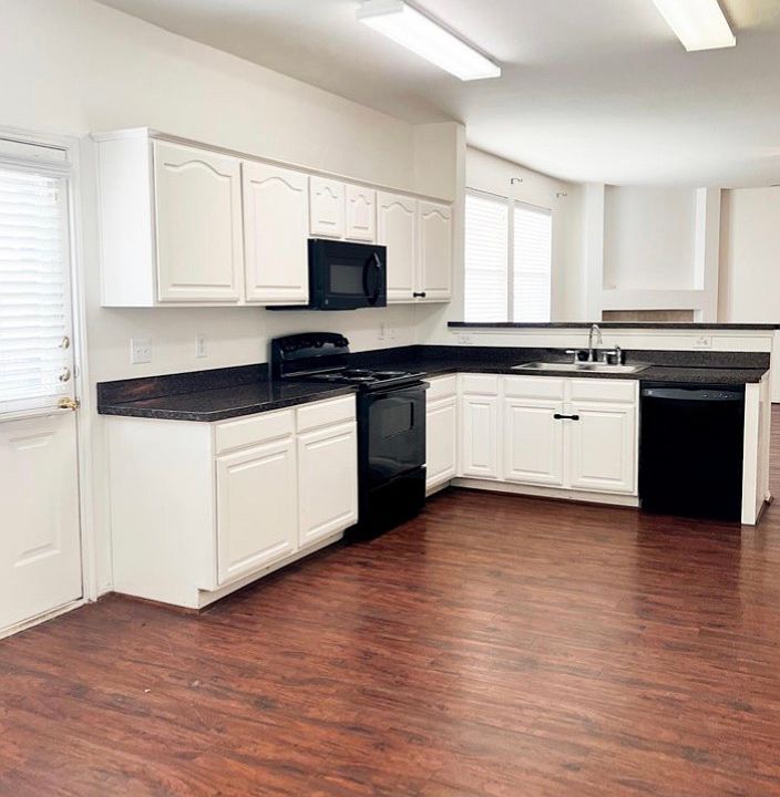 1st image of 3204 Paradise Valley Dr