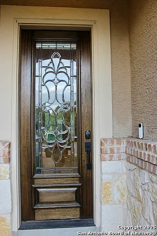 215 Evans Oak Ln — Photo 3