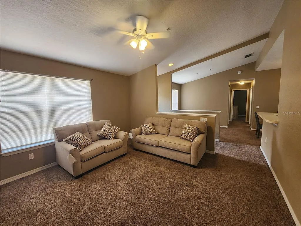 3 bed, 2.0 bath, 1266 sqft, $1,725 — Photo 4