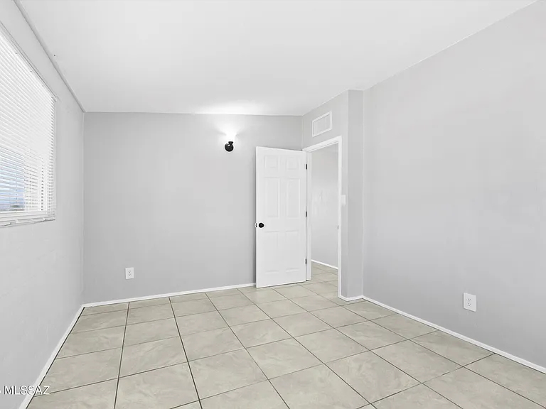 202 S Avenue C — Photo 22