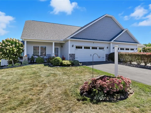 2 Laurie Cres, Brockport, NY 14420