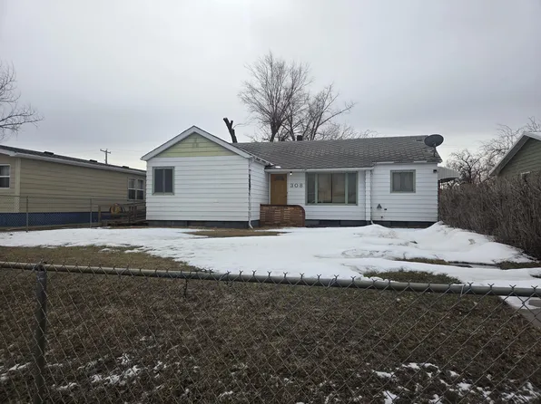 308 W E St, Poplar, MT 59255