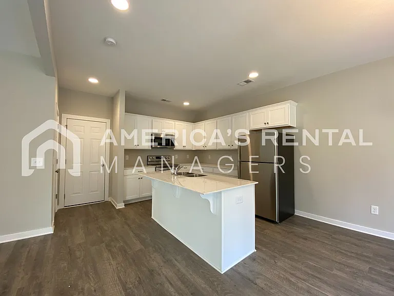 7940 Saint James Dr — Photo 3