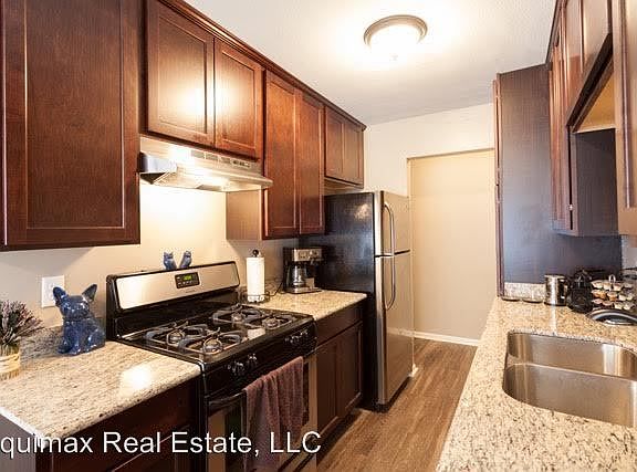 3rd image of 441 Lynnhurst Ave W APT 106