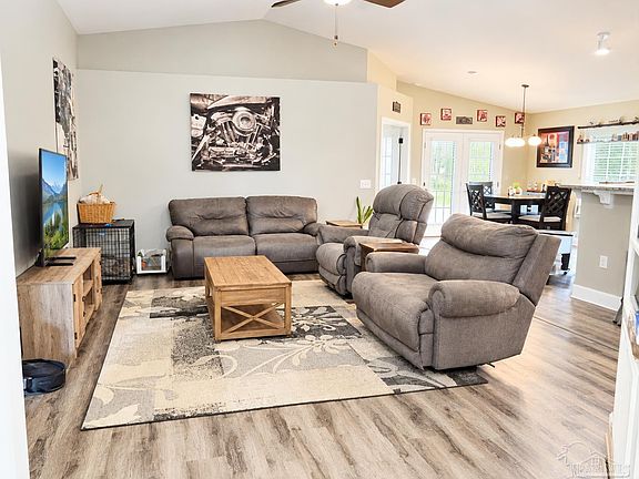 3rd image of 5491 Peach Dr