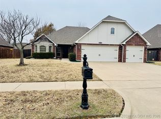 9206 N 95th Pl E, Owasso, OK 74055